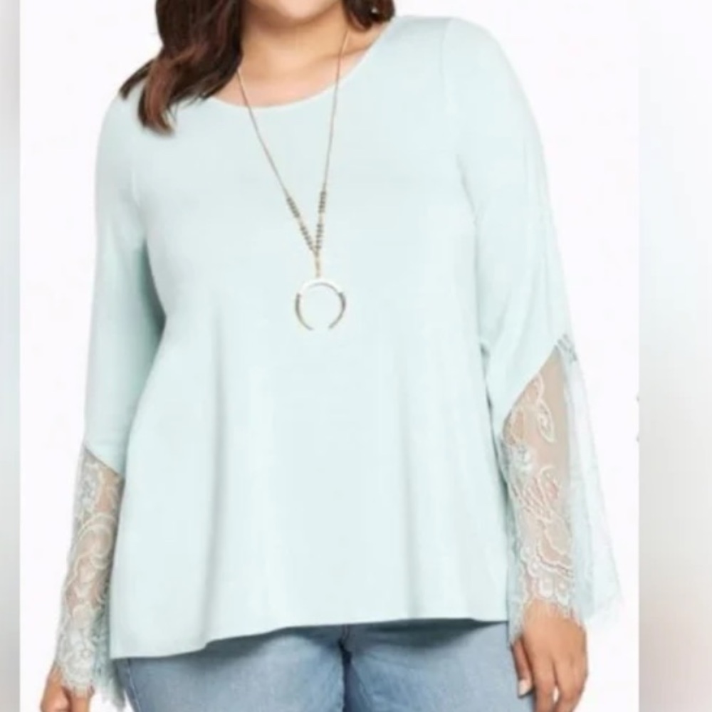 Torrid brand lace bell sleeves shirt size 10